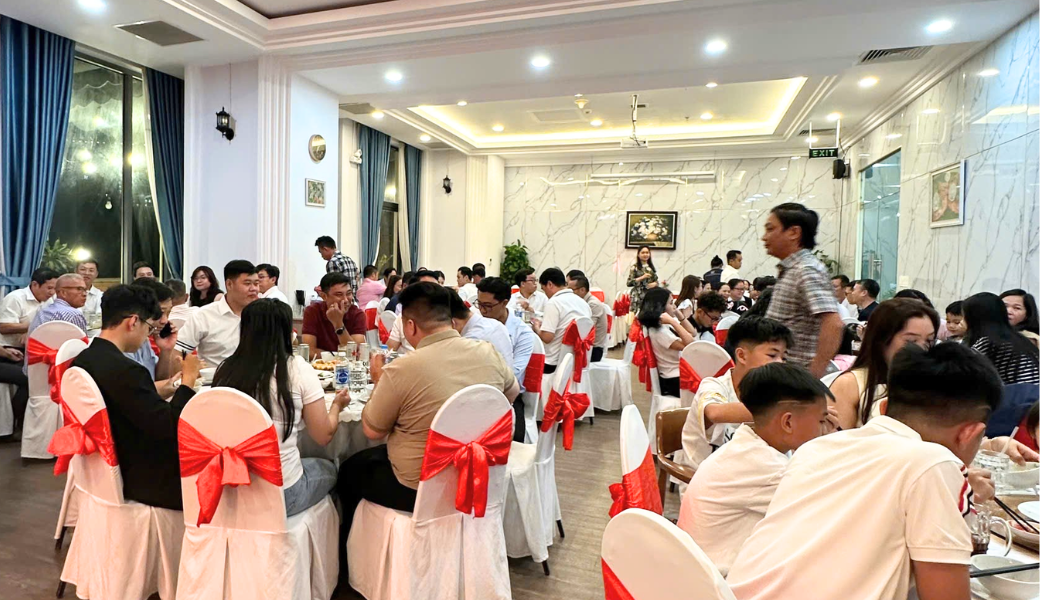 Không gian bữa tiệc 